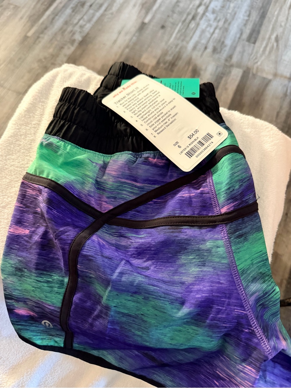 Lululemon Athletic Shorts in Purple & Teal